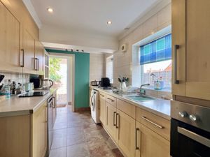 KITCHEN- click for photo gallery